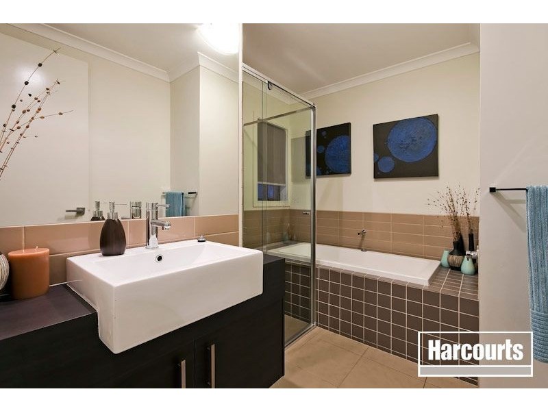 38 Bronson Circuit, Cranbourne North VIC 3977