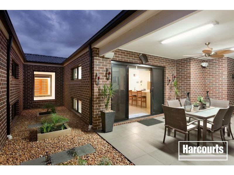 38 Bronson Circuit, Cranbourne North VIC 3977