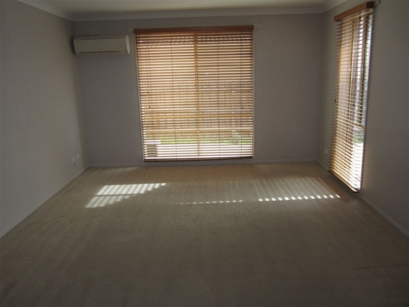 8 Fouz Mews, Cranbourne VIC 3977