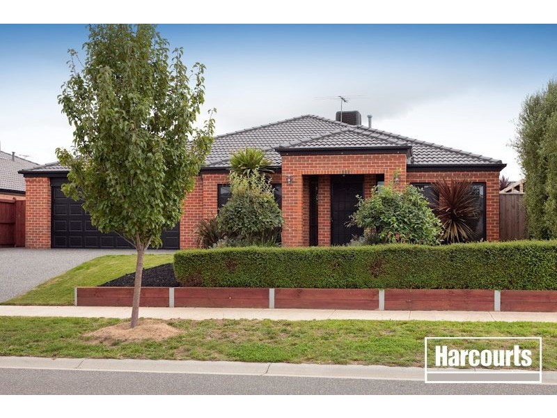 30 Sussex Avenue, Cranbourne North VIC 3977