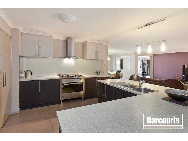 30 Sussex Avenue, Cranbourne North VIC 3977