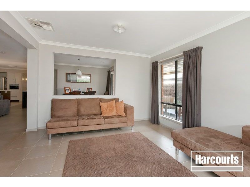 30 Sussex Avenue, Cranbourne North VIC 3977