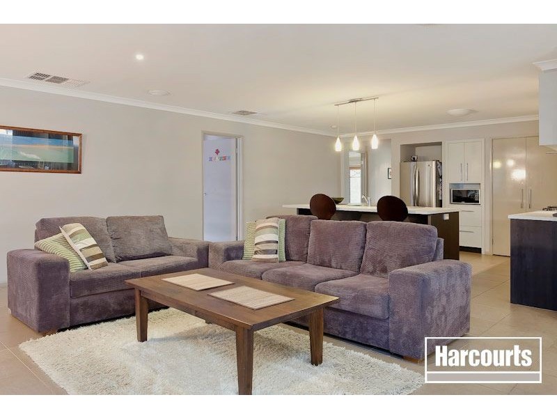 30 Sussex Avenue, Cranbourne North VIC 3977