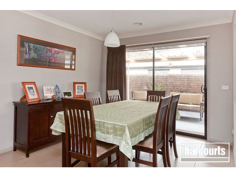 30 Sussex Avenue, Cranbourne North VIC 3977