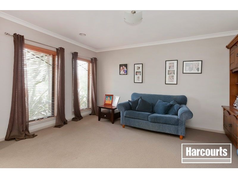 30 Sussex Avenue, Cranbourne North VIC 3977