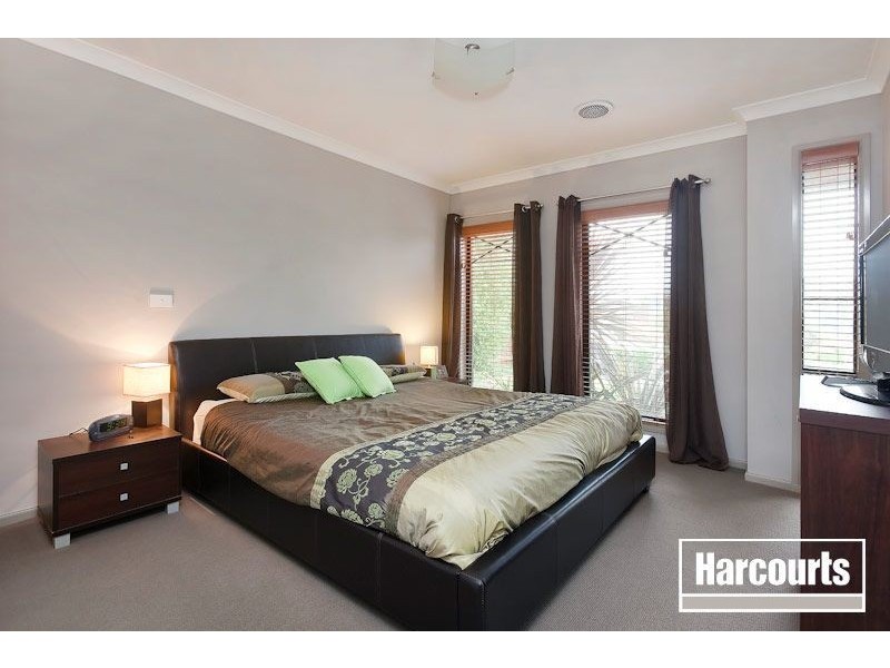 30 Sussex Avenue, Cranbourne North VIC 3977