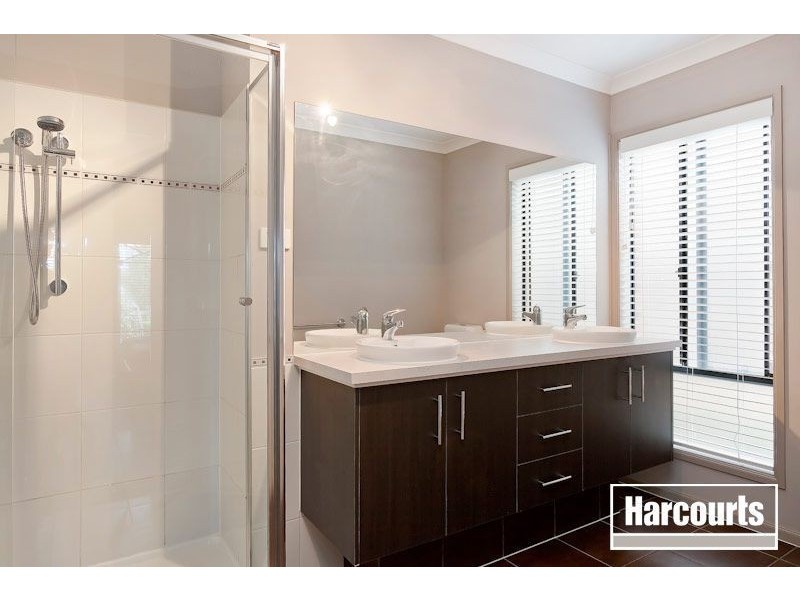 30 Sussex Avenue, Cranbourne North VIC 3977