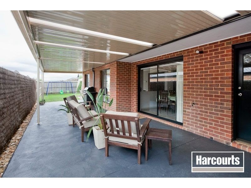 30 Sussex Avenue, Cranbourne North VIC 3977