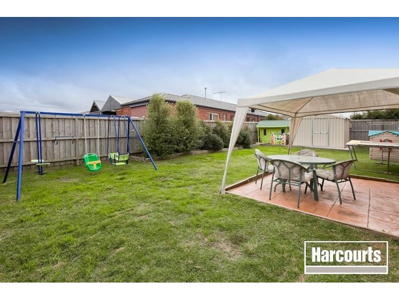30 Sussex Avenue, Cranbourne North VIC 3977