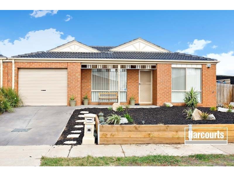11 Fiander Close, Cranbourne East VIC 3977