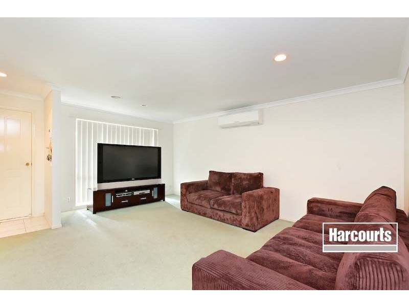 11 Fiander Close, Cranbourne East VIC 3977