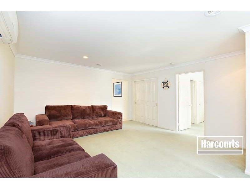 11 Fiander Close, Cranbourne East VIC 3977