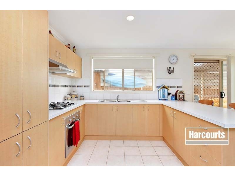 11 Fiander Close, Cranbourne East VIC 3977