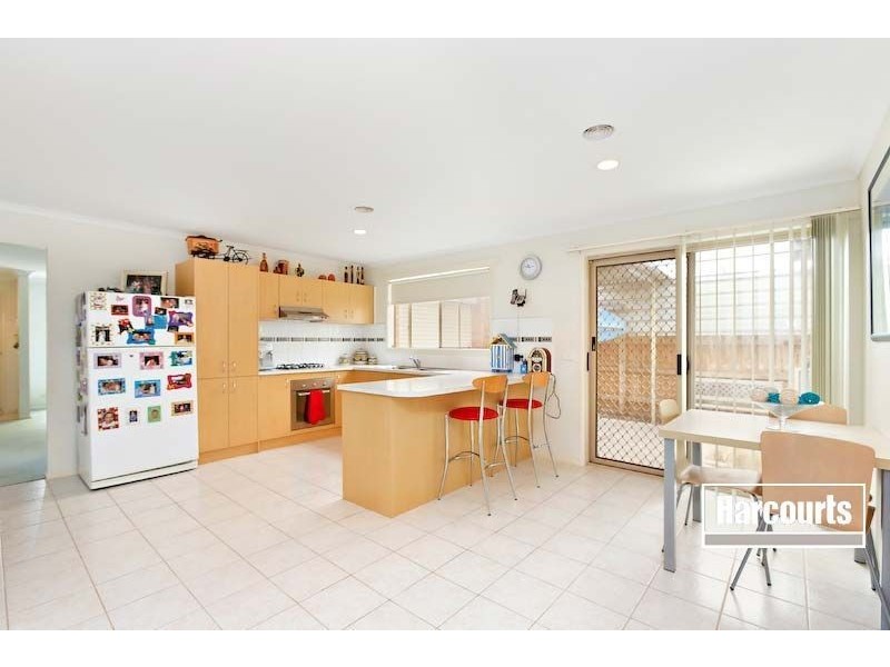 11 Fiander Close, Cranbourne East VIC 3977