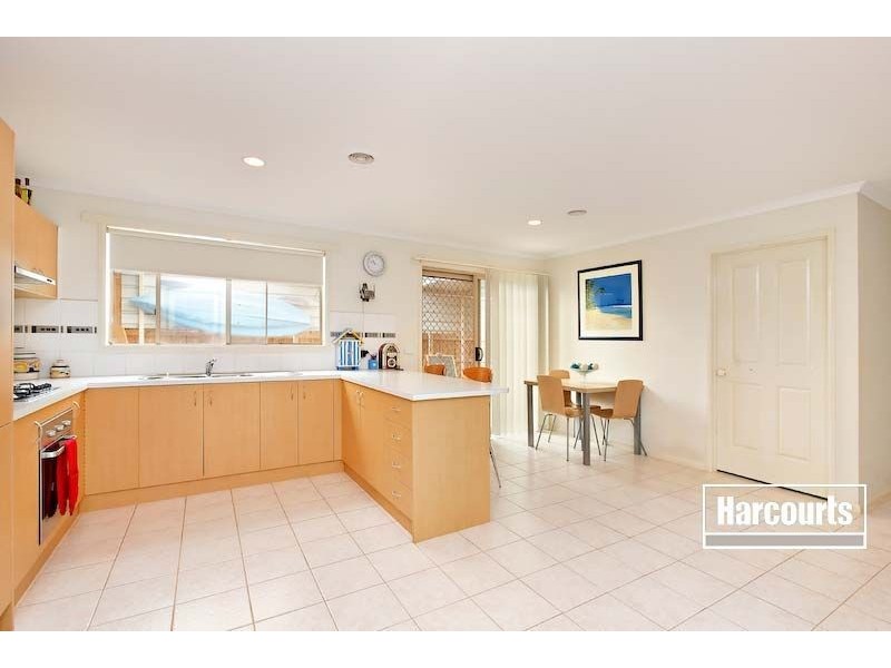 11 Fiander Close, Cranbourne East VIC 3977