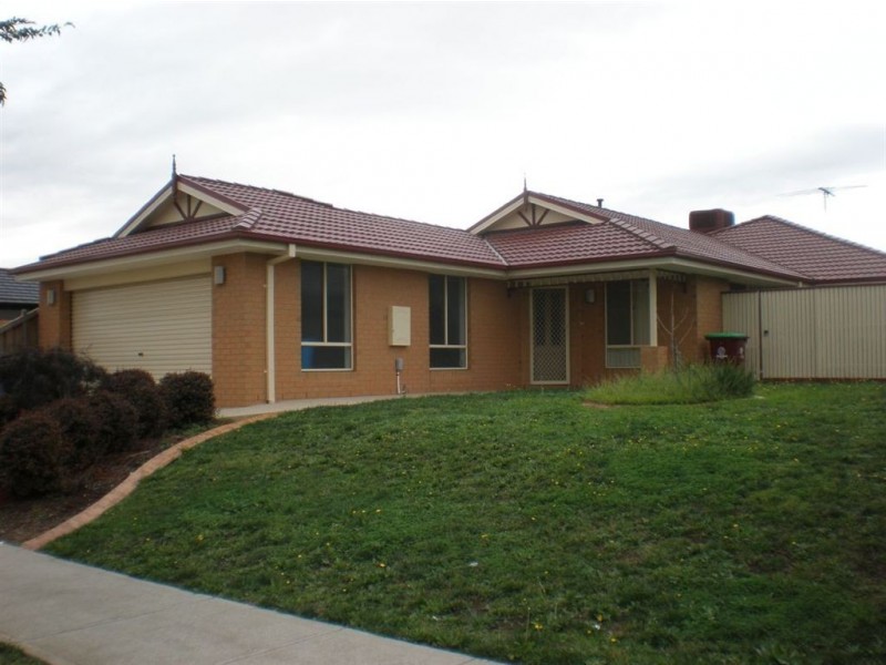 16 Meadowlands Way, Berwick VIC 3806