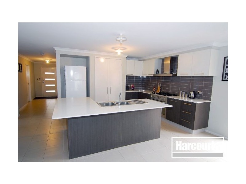 128 Rosebank Drive, Cranbourne North VIC 3977