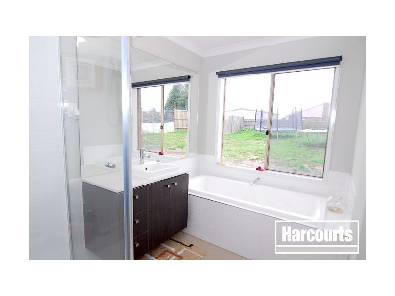 128 Rosebank Drive, Cranbourne North VIC 3977