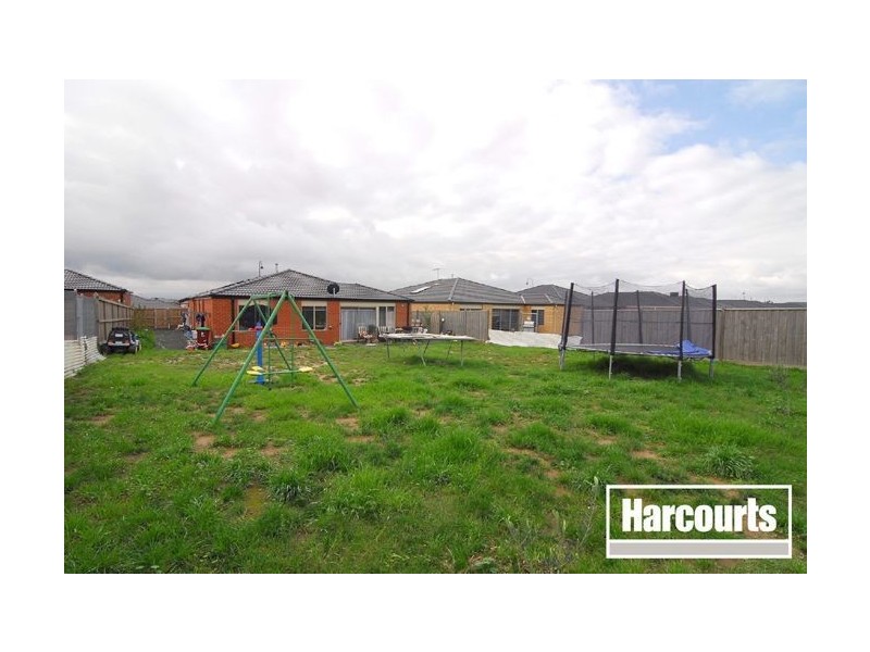 128 Rosebank Drive, Cranbourne North VIC 3977