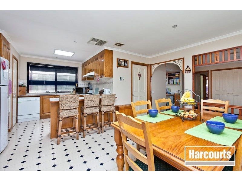 17 Baringa Park Drive, Narre Warren South VIC 3805