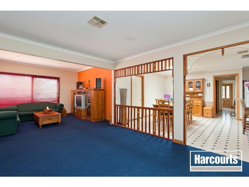 17 Baringa Park Drive, Narre Warren South VIC 3805