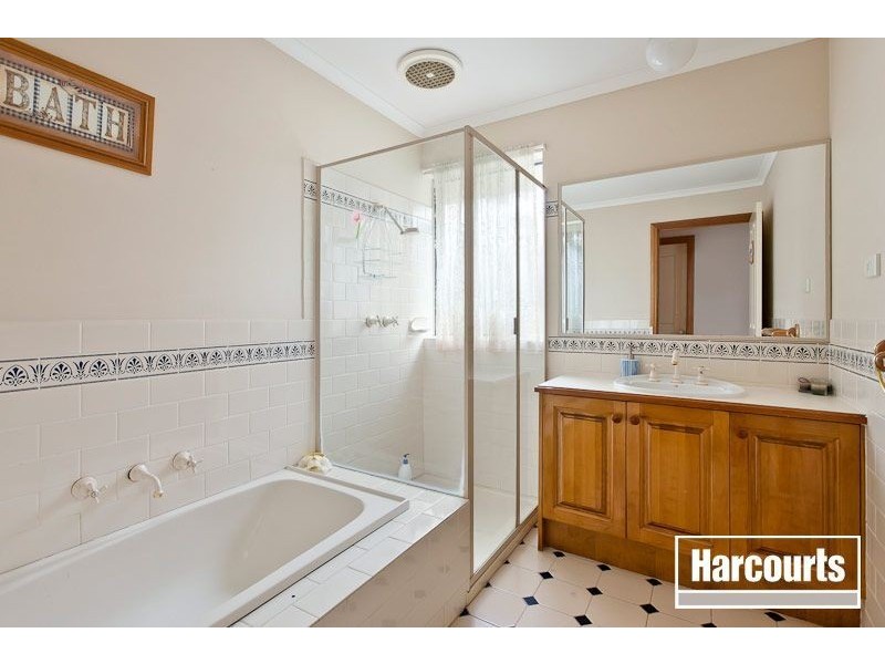 17 Baringa Park Drive, Narre Warren South VIC 3805