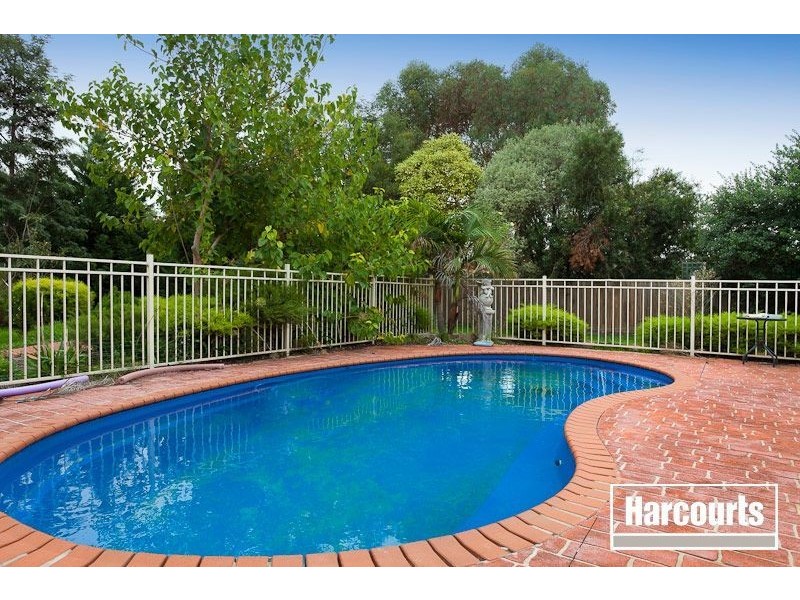 17 Baringa Park Drive, Narre Warren South VIC 3805