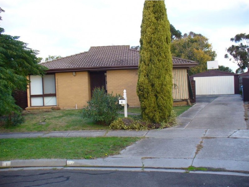 4 Eyre Court, Cranbourne North VIC 3977