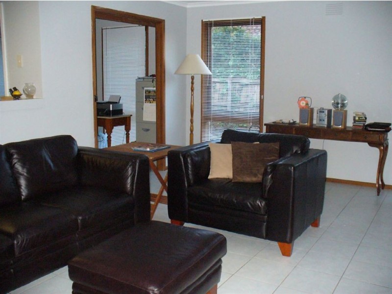 4 Eyre Court, Cranbourne North VIC 3977