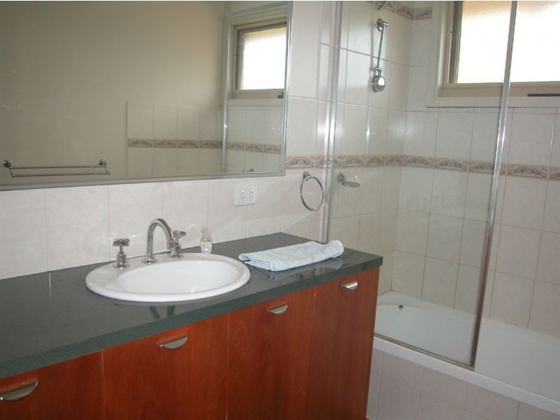 4 Delta Court, Cranbourne VIC 3977