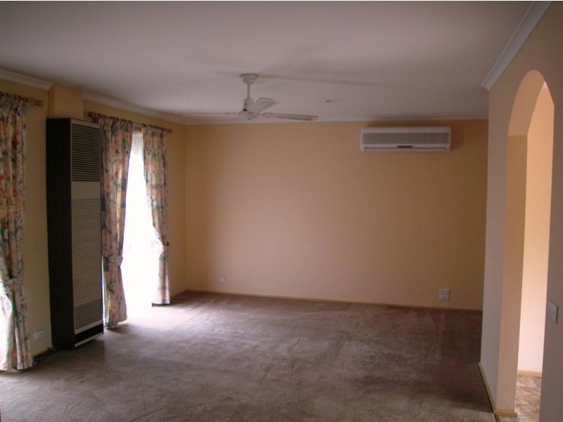 4 Delta Court, Cranbourne VIC 3977