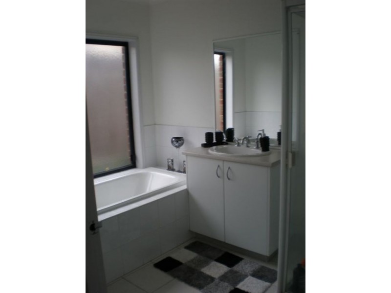 28 Abbey Road, Narre Warren South VIC 3805