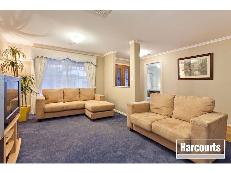 73 Robinswood  Parade, Narre Warren South VIC 3805