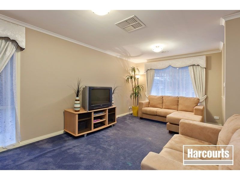 73 Robinswood  Parade, Narre Warren South VIC 3805