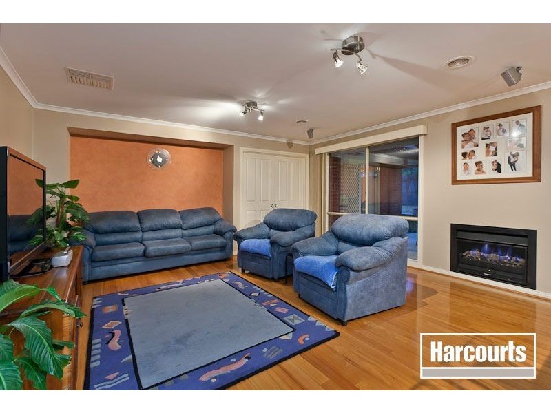 73 Robinswood  Parade, Narre Warren South VIC 3805