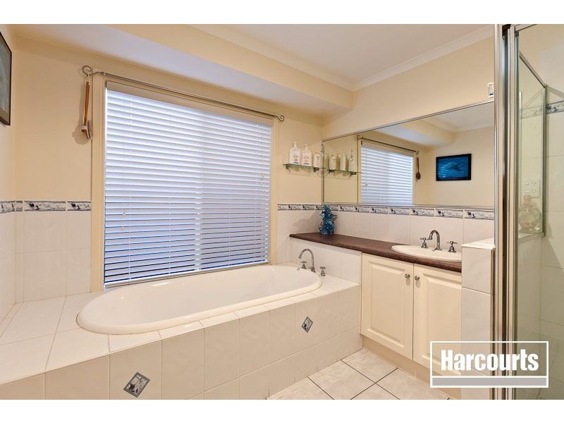 73 Robinswood  Parade, Narre Warren South VIC 3805