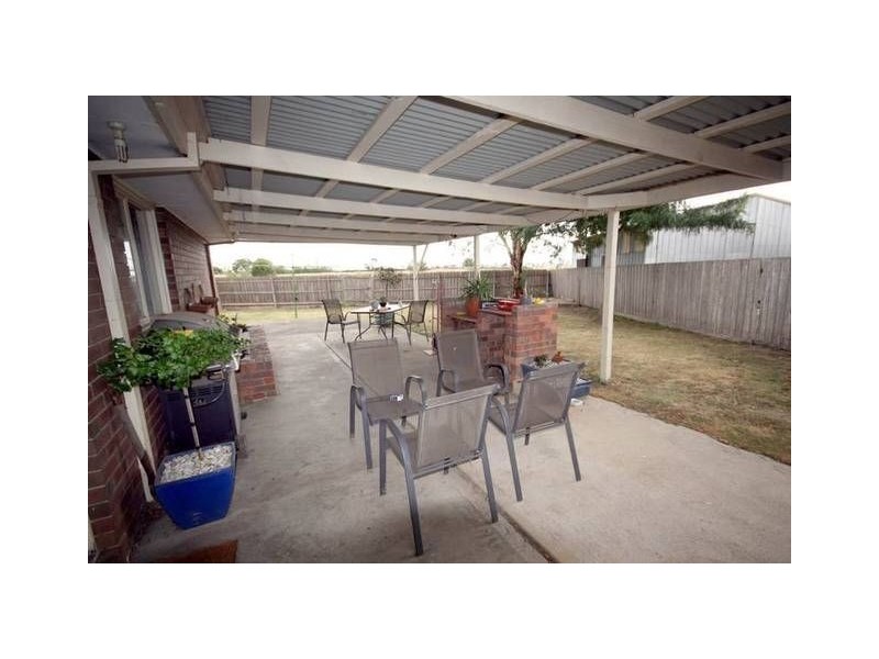 18 Kent Court, Cranbourne North VIC 3977