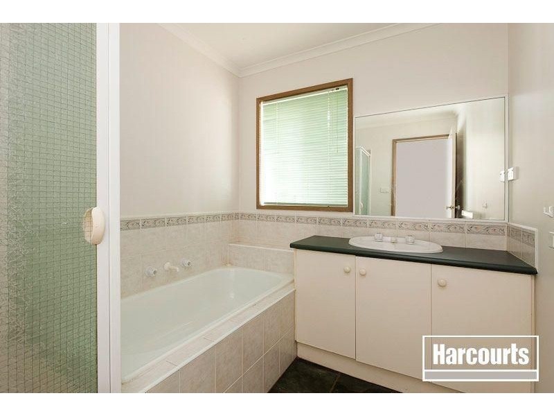 71 Bemersyde Drive, Berwick VIC 3806