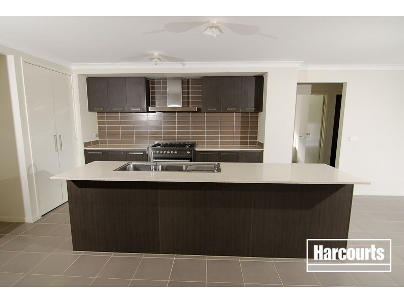 130 Rosebank Drive, Cranbourne North VIC 3977