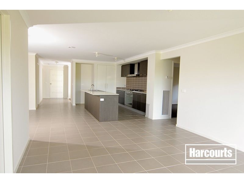 130 Rosebank Drive, Cranbourne North VIC 3977