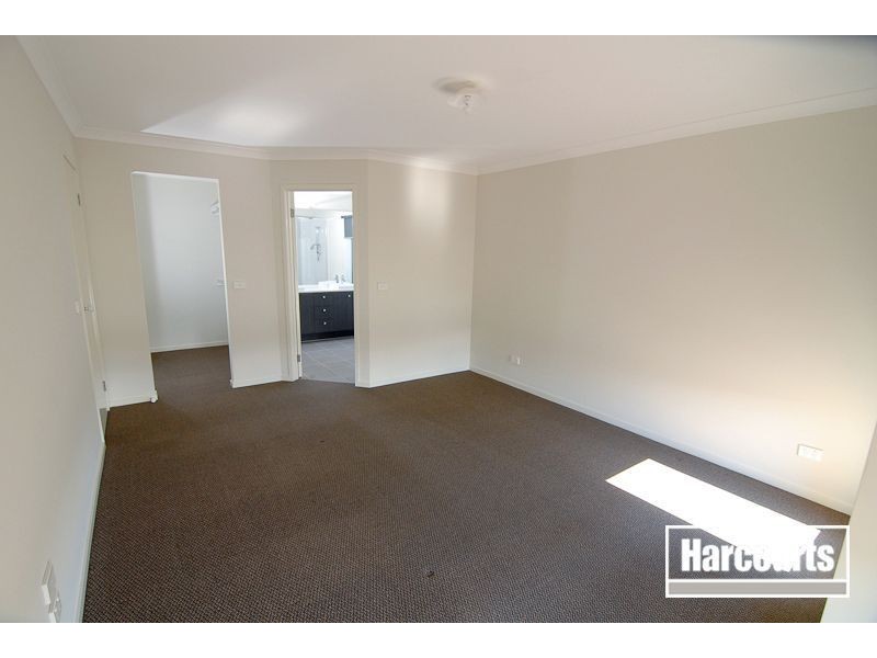 130 Rosebank Drive, Cranbourne North VIC 3977