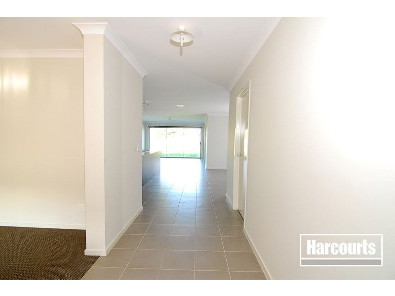130 Rosebank Drive, Cranbourne North VIC 3977