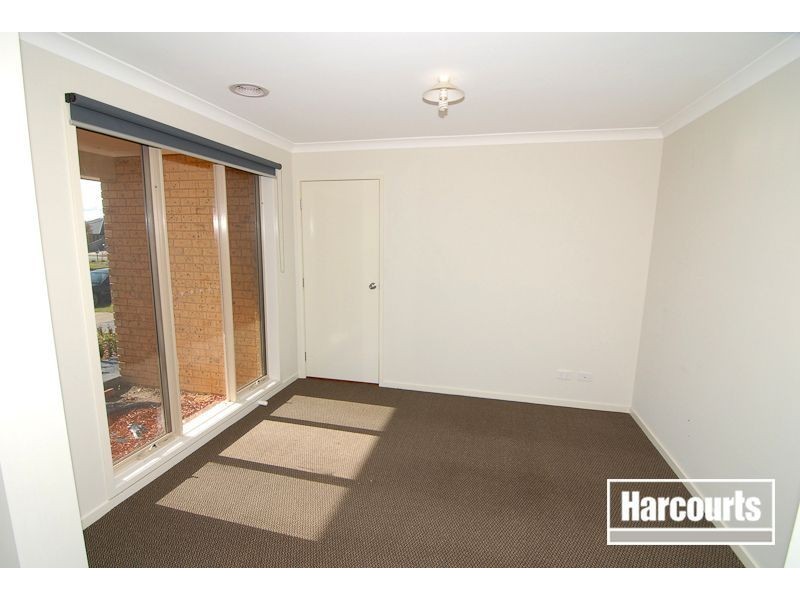 130 Rosebank Drive, Cranbourne North VIC 3977