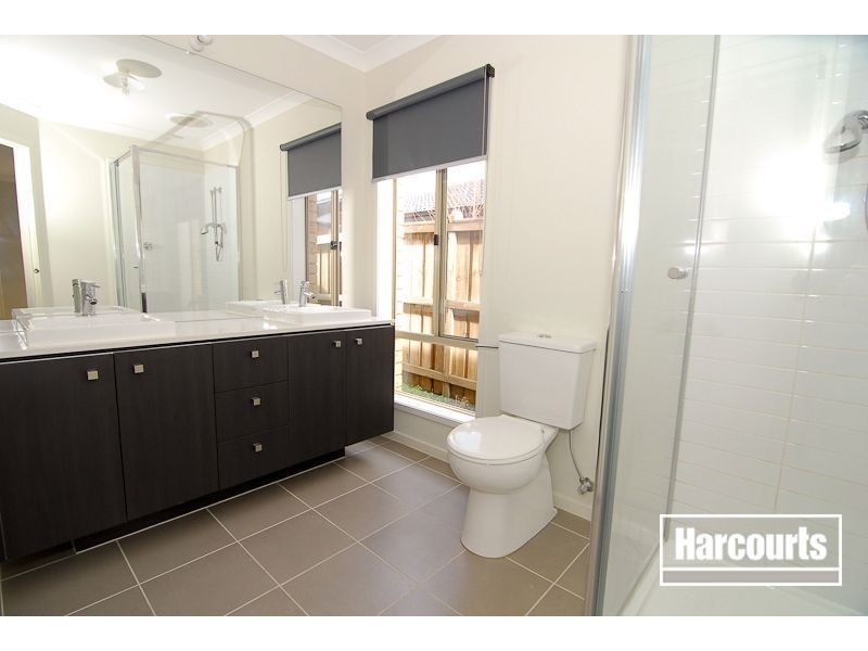 130 Rosebank Drive, Cranbourne North VIC 3977