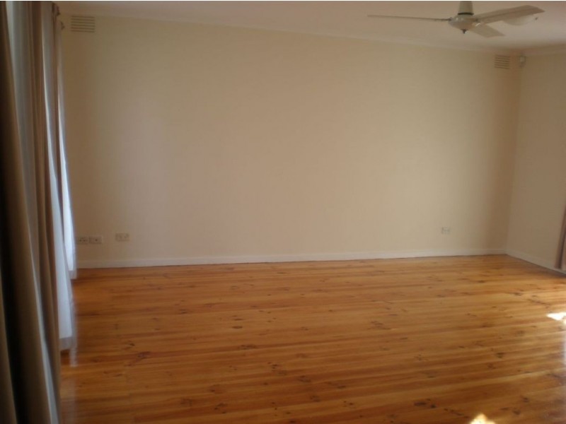 28 Roberts Road, Cranbourne VIC 3977