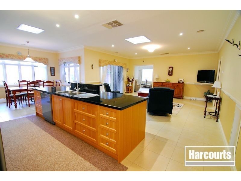 21 Golden Grove Drive, Narre Warren South VIC 3805