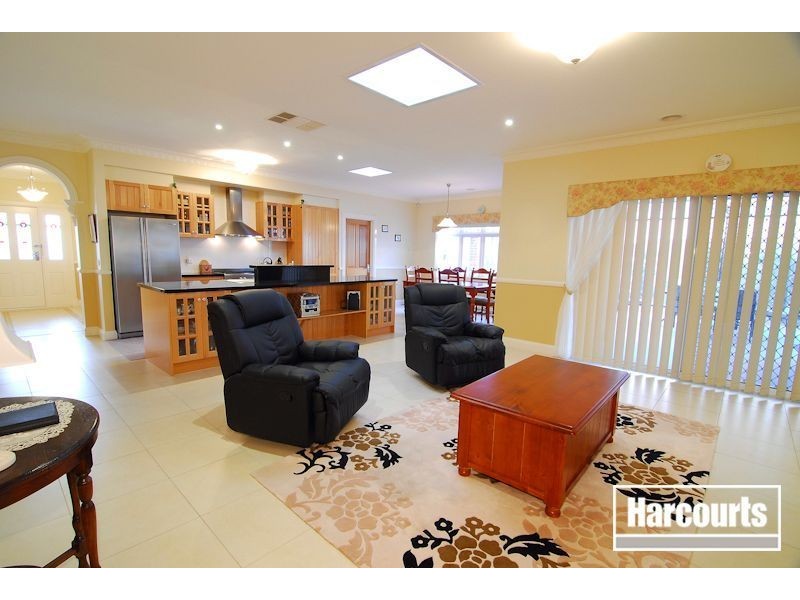 21 Golden Grove Drive, Narre Warren South VIC 3805