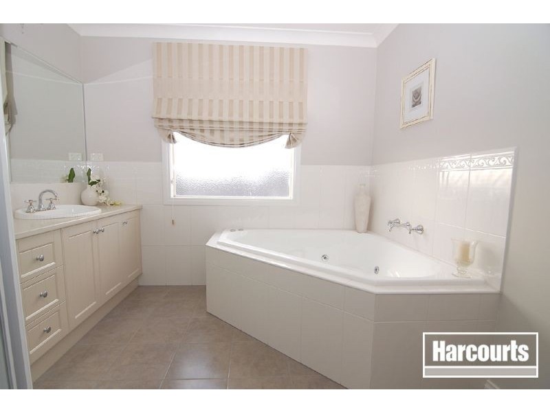 3 Hawkshead Place, Cranbourne North VIC 3977