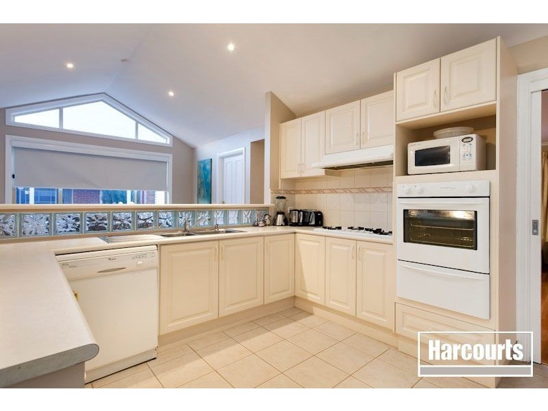 5 Kimbarra Drive, Berwick VIC 3806