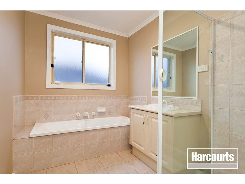 5 Kimbarra Drive, Berwick VIC 3806